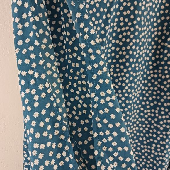 Yoins flower print v neck long open. Lie blouse size L. New with tags - Picture 3 of 4